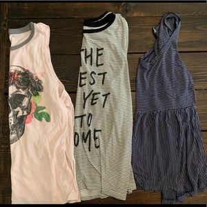 2 American Eagle & 1 Old a navy tank top(ALL SZ M)
